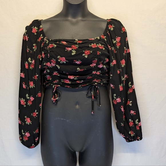 Wild Fable Black & Rose Floral Long-Sleeve Crop Top Blouse with Ruched Front - Picture 4 of 9